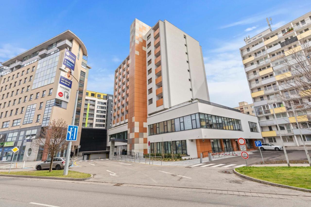 Lam Green - Ac -Balcony Bratislava Buitenkant foto